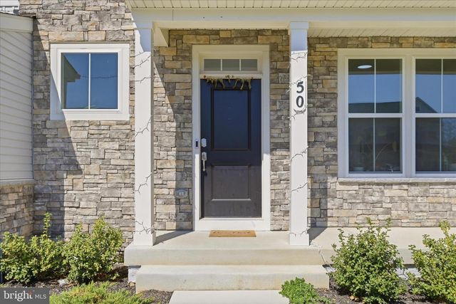 50 FELDBERG DR, Charles Town, WV 25414