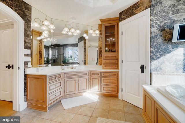 1085 WYNDWARD CT, York, PA 17403