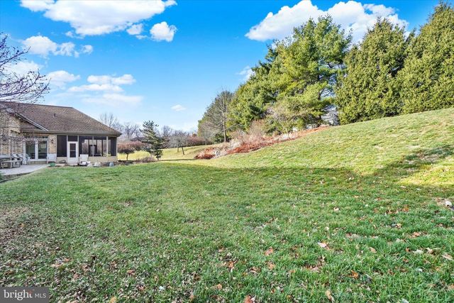 1085 WYNDWARD CT, York, PA 17403