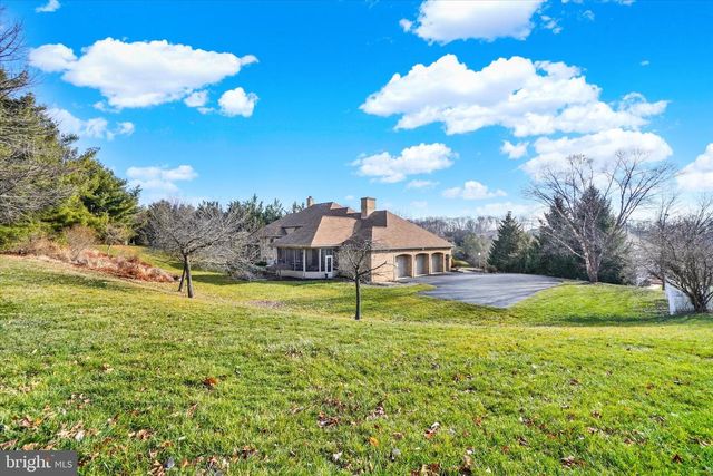 1085 WYNDWARD CT, York, PA 17403