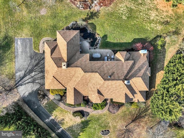 1085 WYNDWARD CT, York, PA 17403