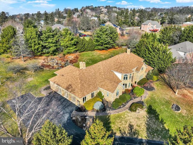 1085 WYNDWARD CT, York, PA 17403