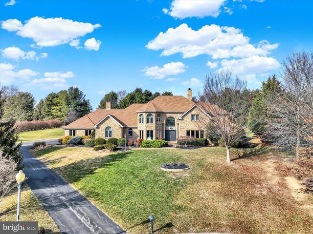 1085 WYNDWARD CT, York, PA 17403