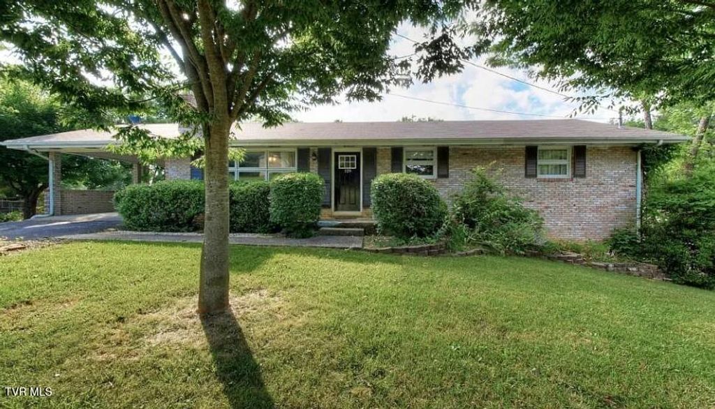 129 Green Hills Drive, Kingsport, TN 37663