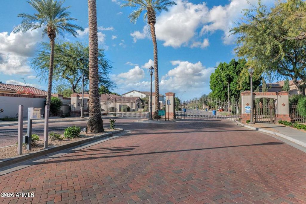 616 E KRISTA Way, Tempe, AZ 85284 — photo 3
