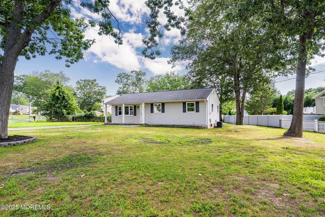 585 Fawn Drive, Toms River, NJ 08753