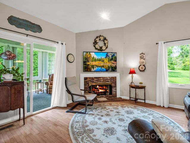 20 Country Meadows Lane, Hendersonville, NC 28792