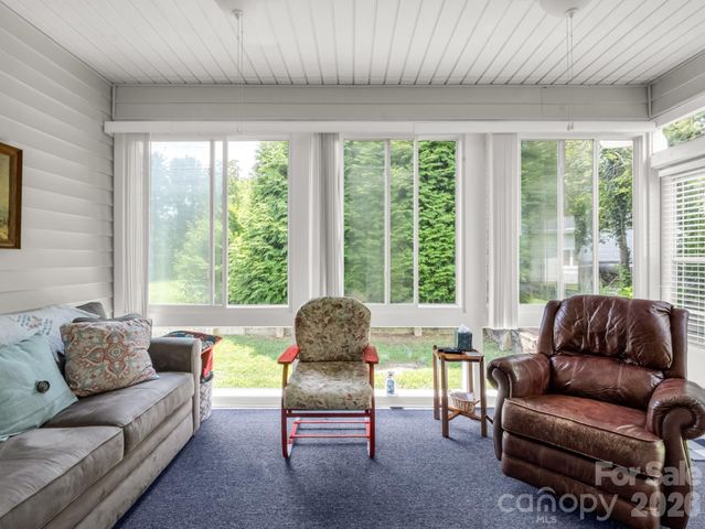 20 Country Meadows Lane, Hendersonville, NC 28792