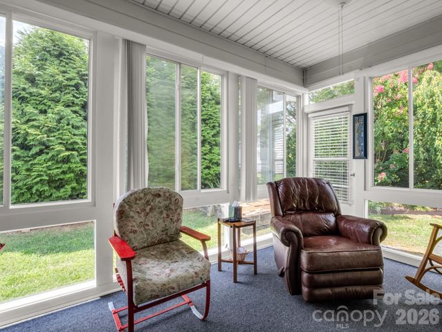 20 Country Meadows Lane, Hendersonville, NC 28792