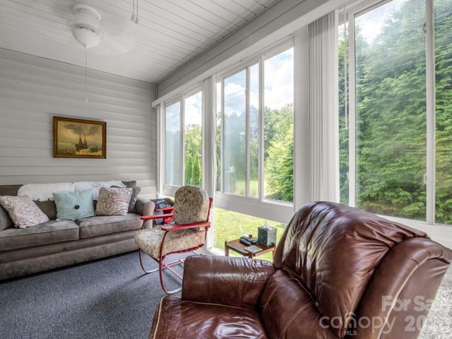 20 Country Meadows Lane, Hendersonville, NC 28792