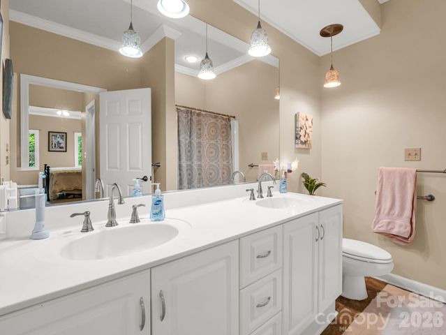 20 Country Meadows Lane, Hendersonville, NC 28792