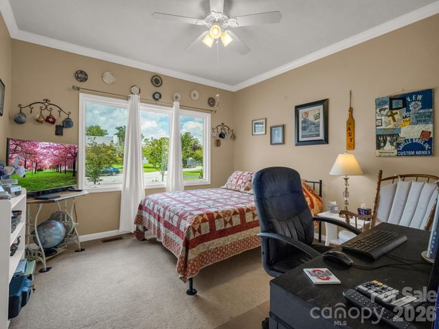 20 Country Meadows Lane, Hendersonville, NC 28792