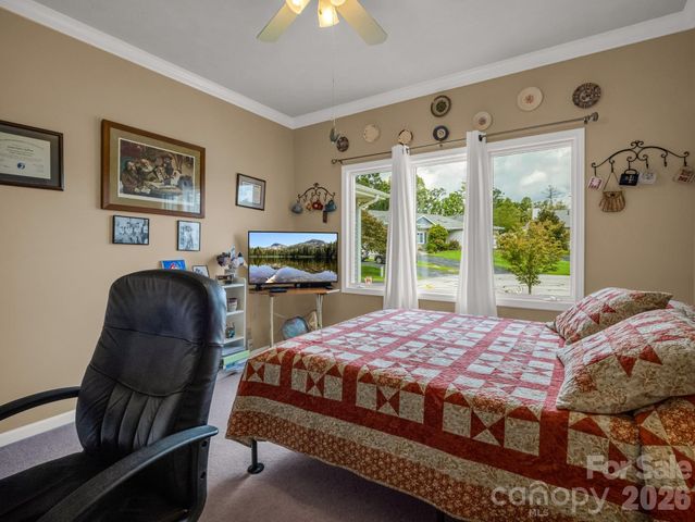 20 Country Meadows Lane, Hendersonville, NC 28792