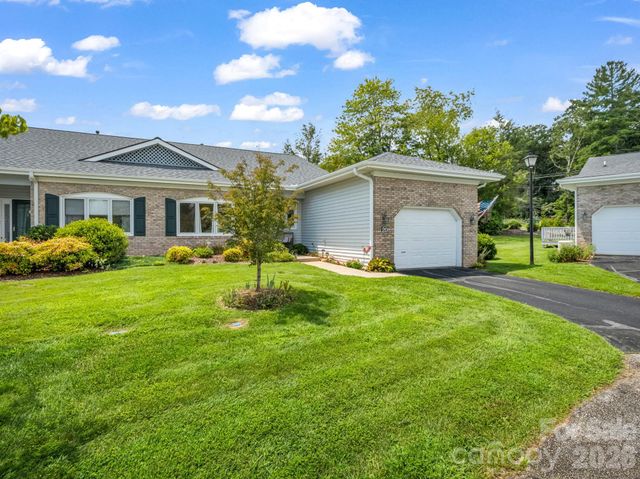 20 Country Meadows Lane, Hendersonville, NC 28792
