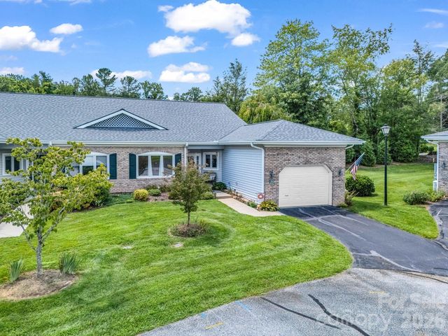 20 Country Meadows Lane, Hendersonville, NC 28792