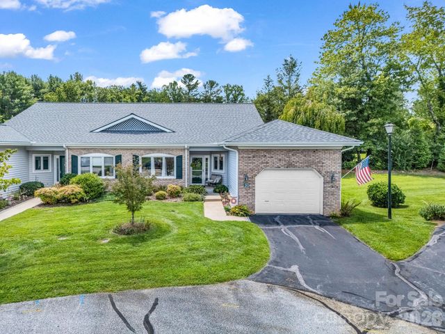 20 Country Meadows Lane, Hendersonville, NC 28792