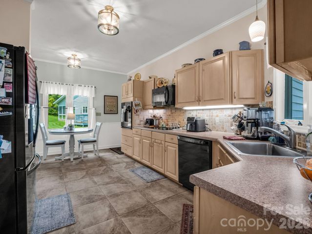 20 Country Meadows Lane, Hendersonville, NC 28792