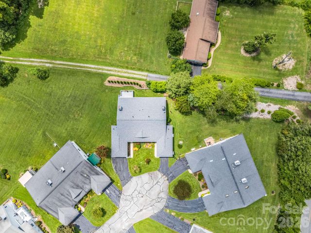 20 Country Meadows Lane, Hendersonville, NC 28792