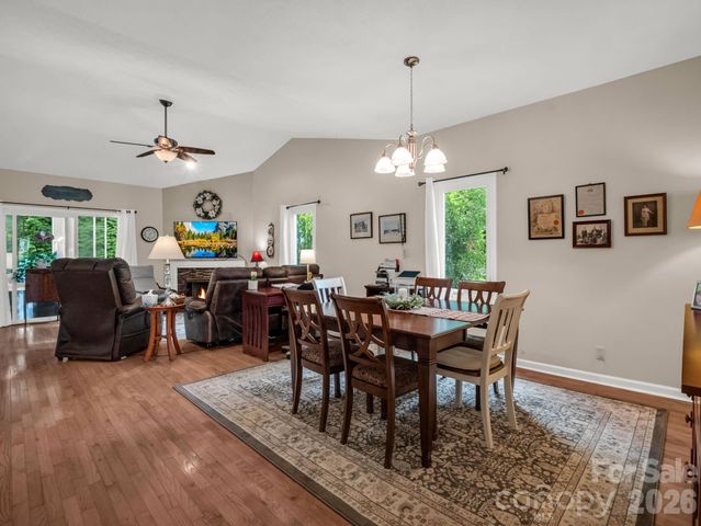 20 Country Meadows Lane, Hendersonville, NC 28792