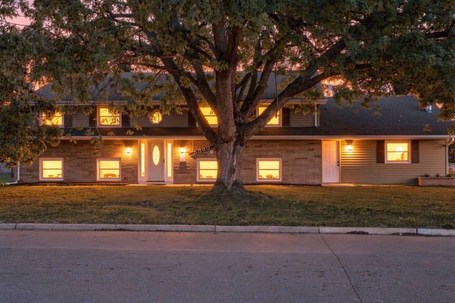 5330 Perry Avenue N, Crystal, MN 55429