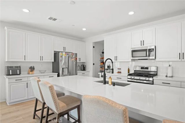 11952 Olivine Rd, Victorville, CA 92392