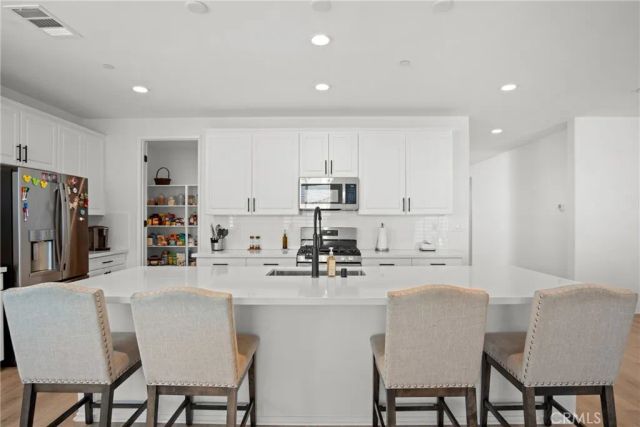 11952 Olivine Rd, Victorville, CA 92392