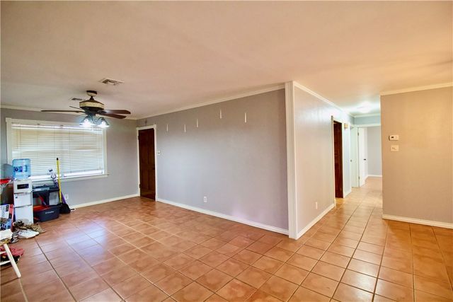 843 W H Ave, Kingsville, TX 78363