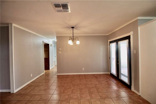 843 W H Ave, Kingsville, TX 78363