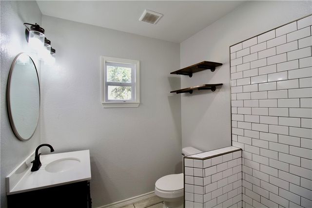 843 W H Ave, Kingsville, TX 78363