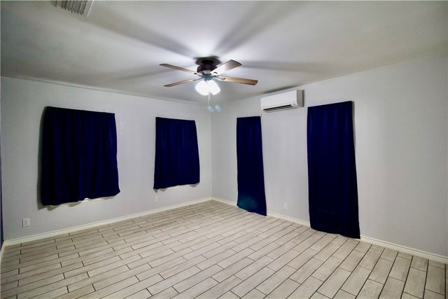 843 W H Ave, Kingsville, TX 78363