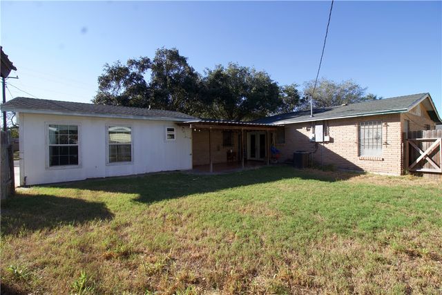 843 W H Ave, Kingsville, TX 78363