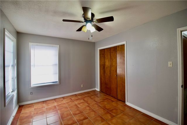 843 W H Ave, Kingsville, TX 78363