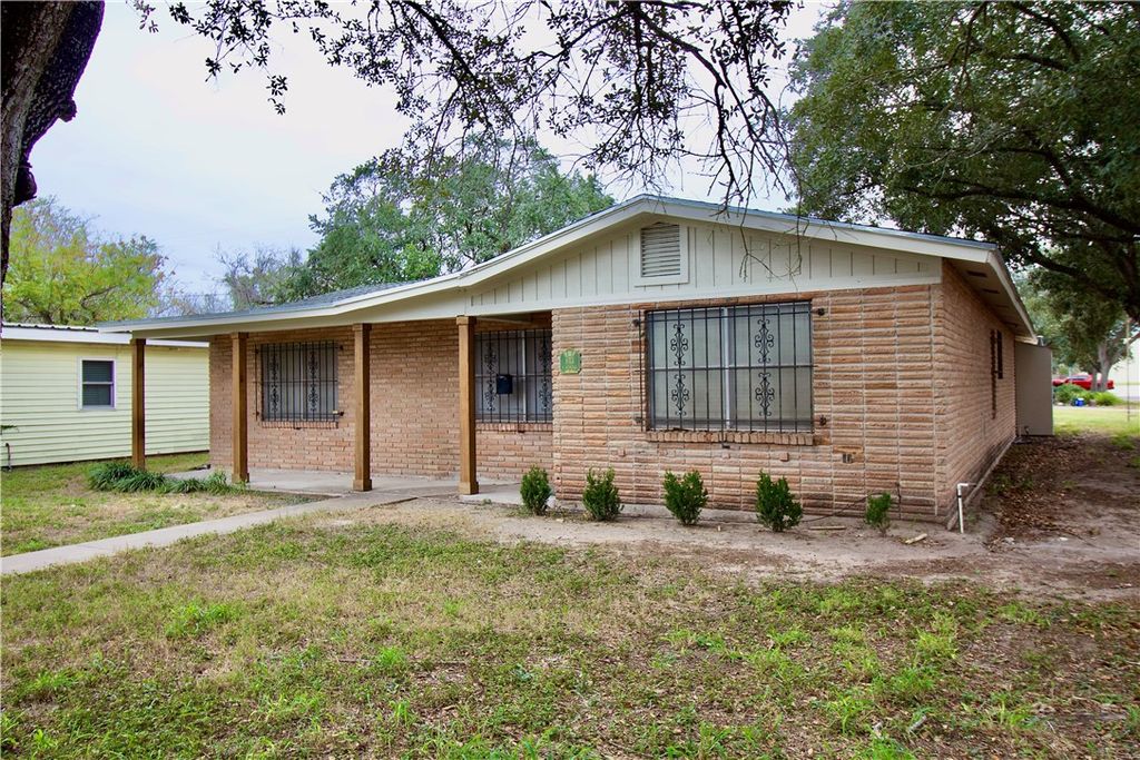 843 W H Ave, Kingsville, TX 78363