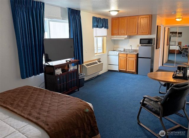 1120 N 91st Street, Seattle, WA 98103