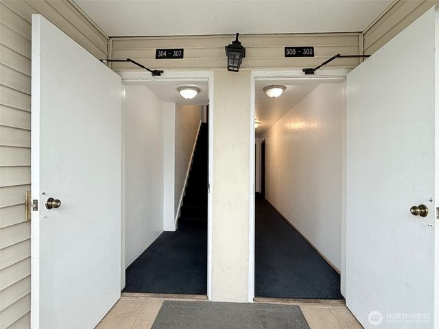 1120 N 91st Street, Seattle, WA 98103