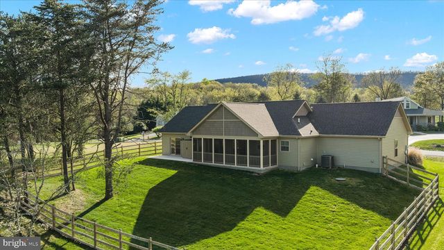 483 WAMPUM LN, Hedgesville, WV 25427