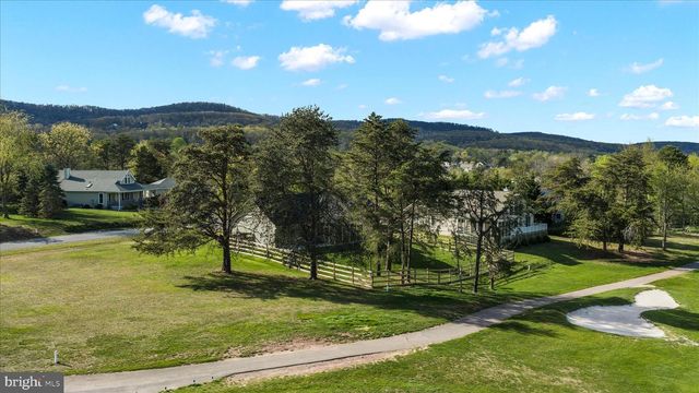 483 WAMPUM LN, Hedgesville, WV 25427