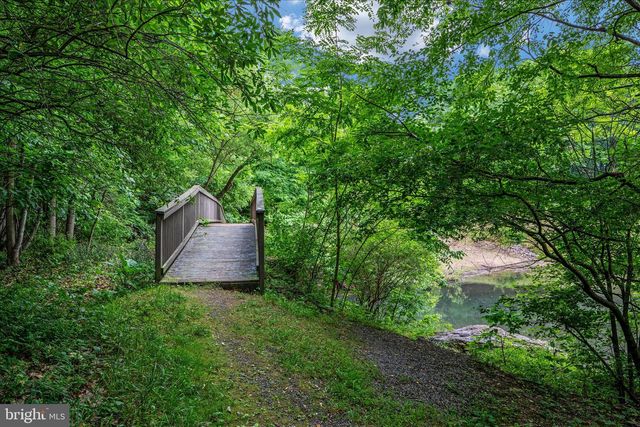 483 WAMPUM LN, Hedgesville, WV 25427