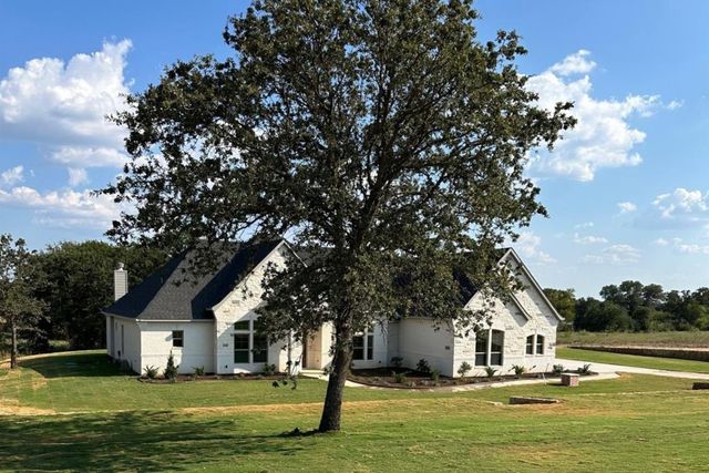 1009 Old Oaks Court, Weatherford, TX 76087