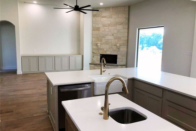1009 Old Oaks Court, Weatherford, TX 76087