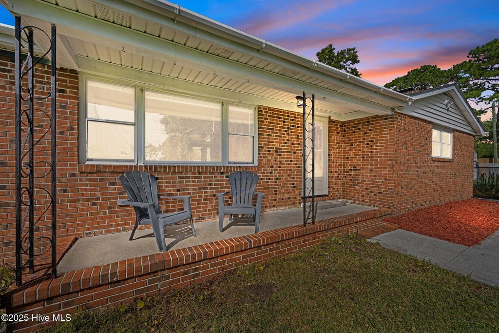 187 Old Folkstone Road, Holly Ridge, NC 28445