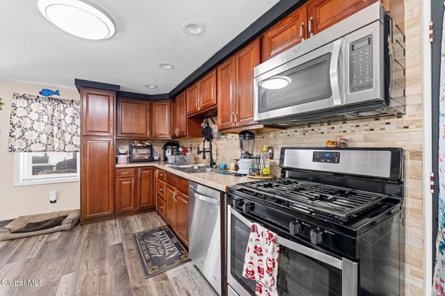 413 E Campbell Rd Extension, Rotterdam, NY 12303