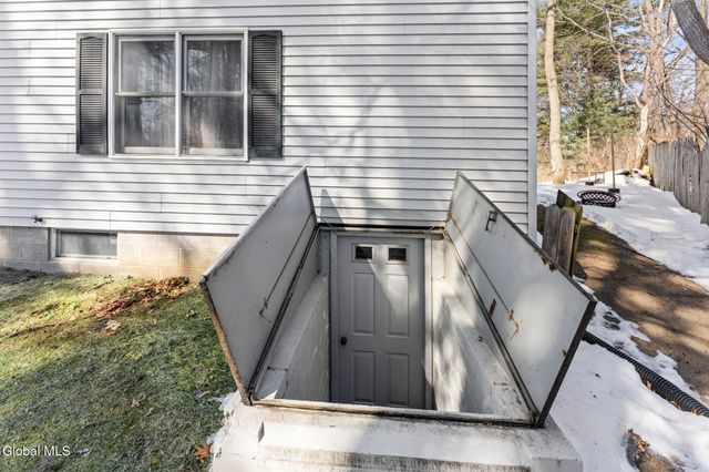 413 E Campbell Rd Extension, Rotterdam, NY 12303