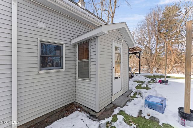 413 E Campbell Rd Extension, Rotterdam, NY 12303