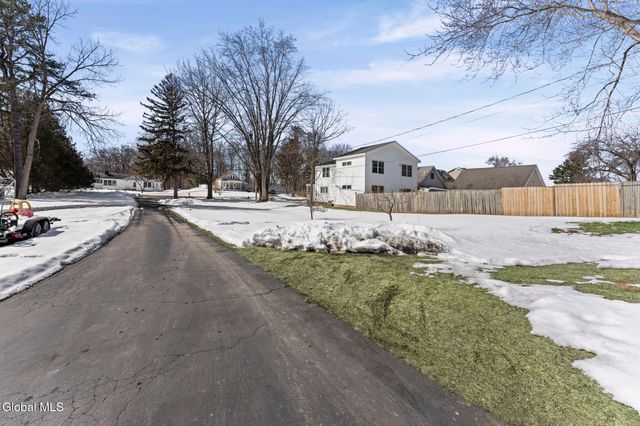 413 E Campbell Rd Extension, Rotterdam, NY 12303