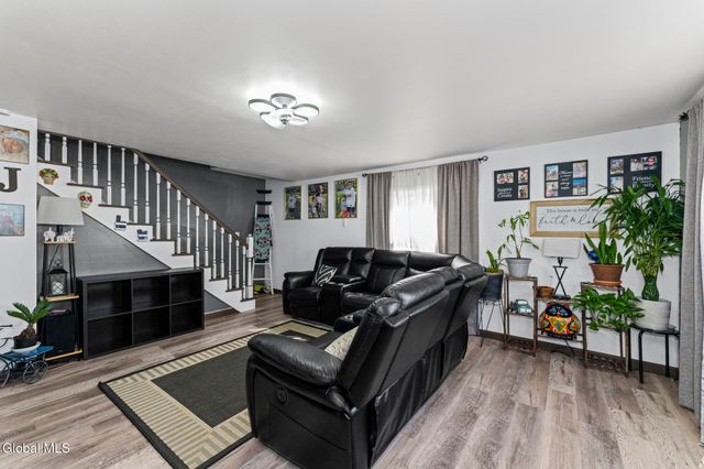 413 E Campbell Rd Extension, Rotterdam, NY 12303