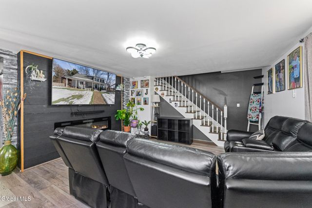 413 E Campbell Rd Extension, Rotterdam, NY 12303