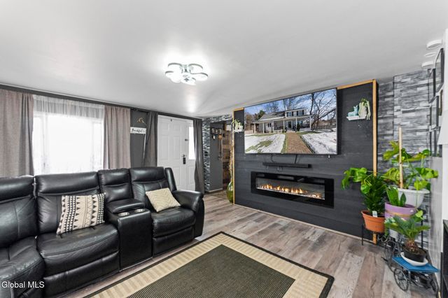 413 E Campbell Rd Extension, Rotterdam, NY 12303