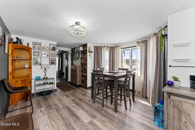 413 E Campbell Rd Extension, Rotterdam, NY 12303