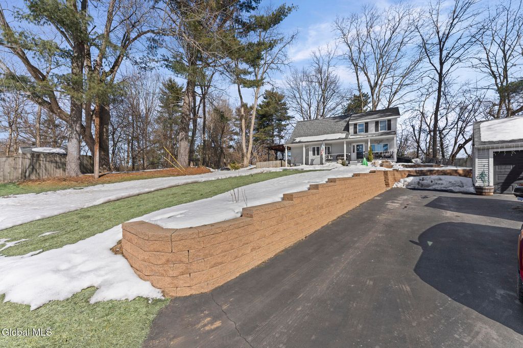 413 E Campbell Rd Extension, Rotterdam, NY 12303